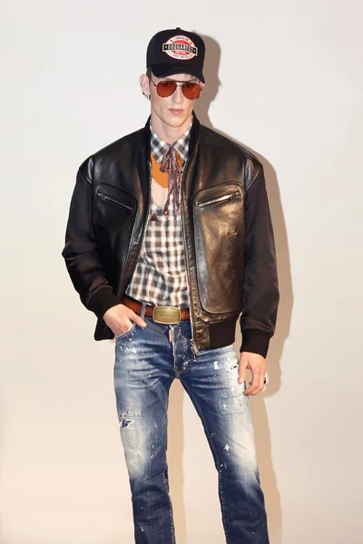 Look 10